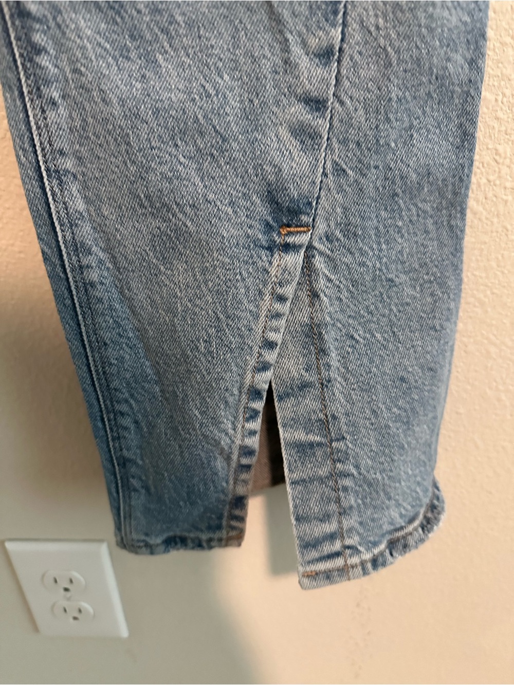 American Eagle 90s Bootcut
Denim Blue Jeans Split Hem - Picture 3 of 7